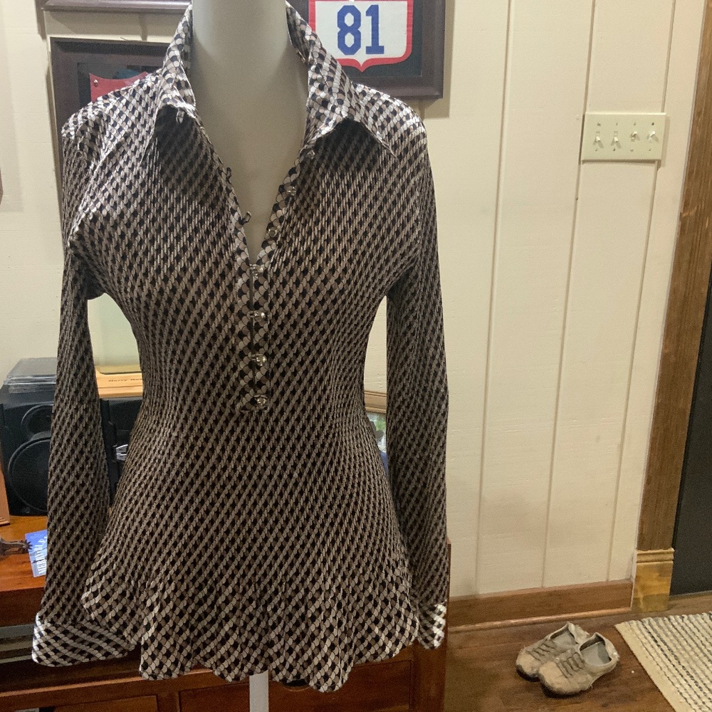 Cute dressy blouse.  Use for work or date night.